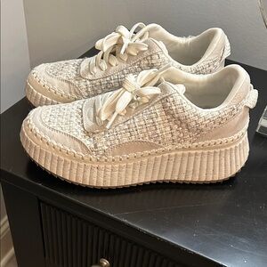 Universal Thread Cream Textured Sneakers
